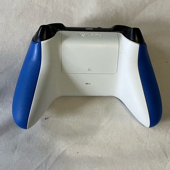 Xbox Wireless Controller Shock Blue brand new - Picture 5 of 7